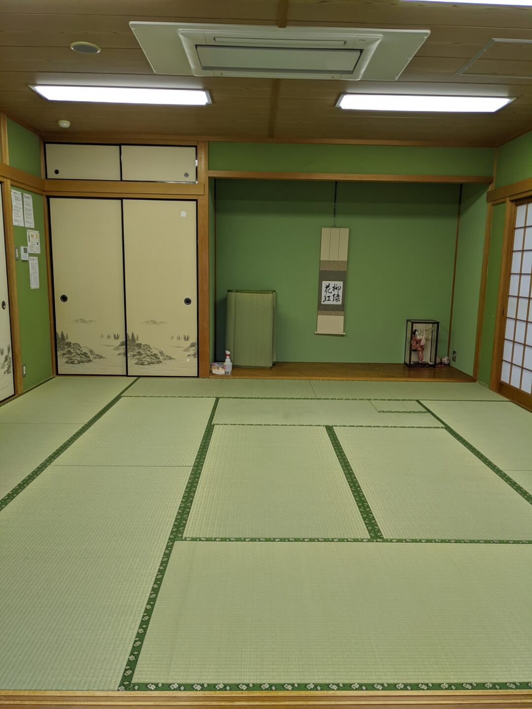 橿原市の公民館の和室の畳を表替えさせて頂きました。