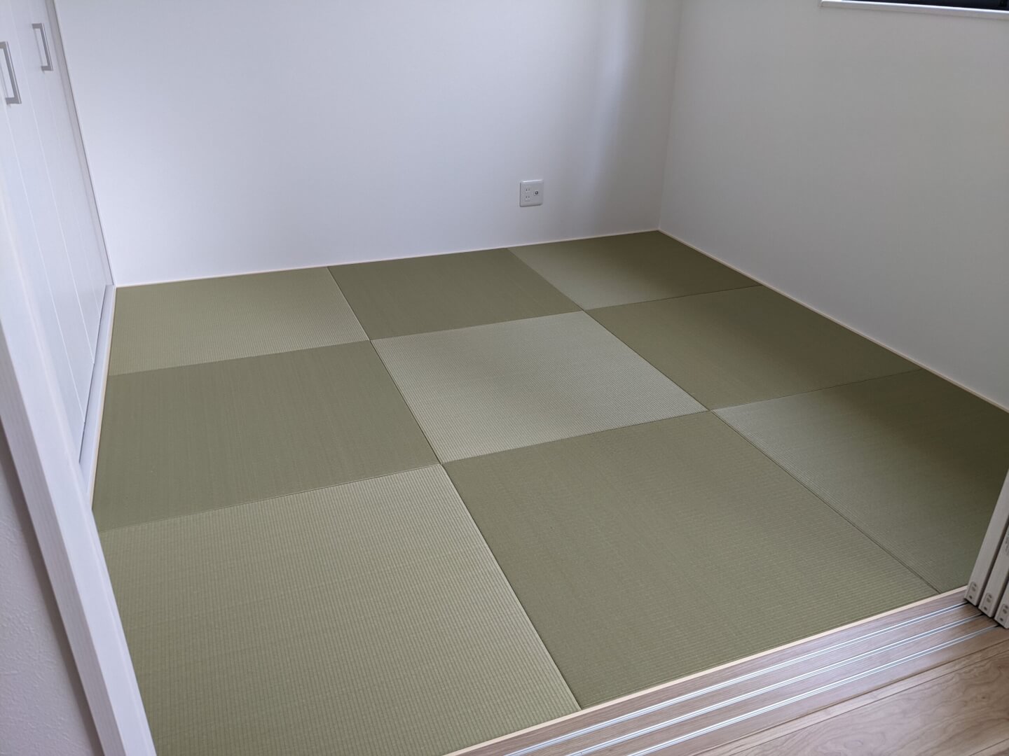 大和高田市の新築へ半畳ヘリナシ新畳を納品させていただきました。